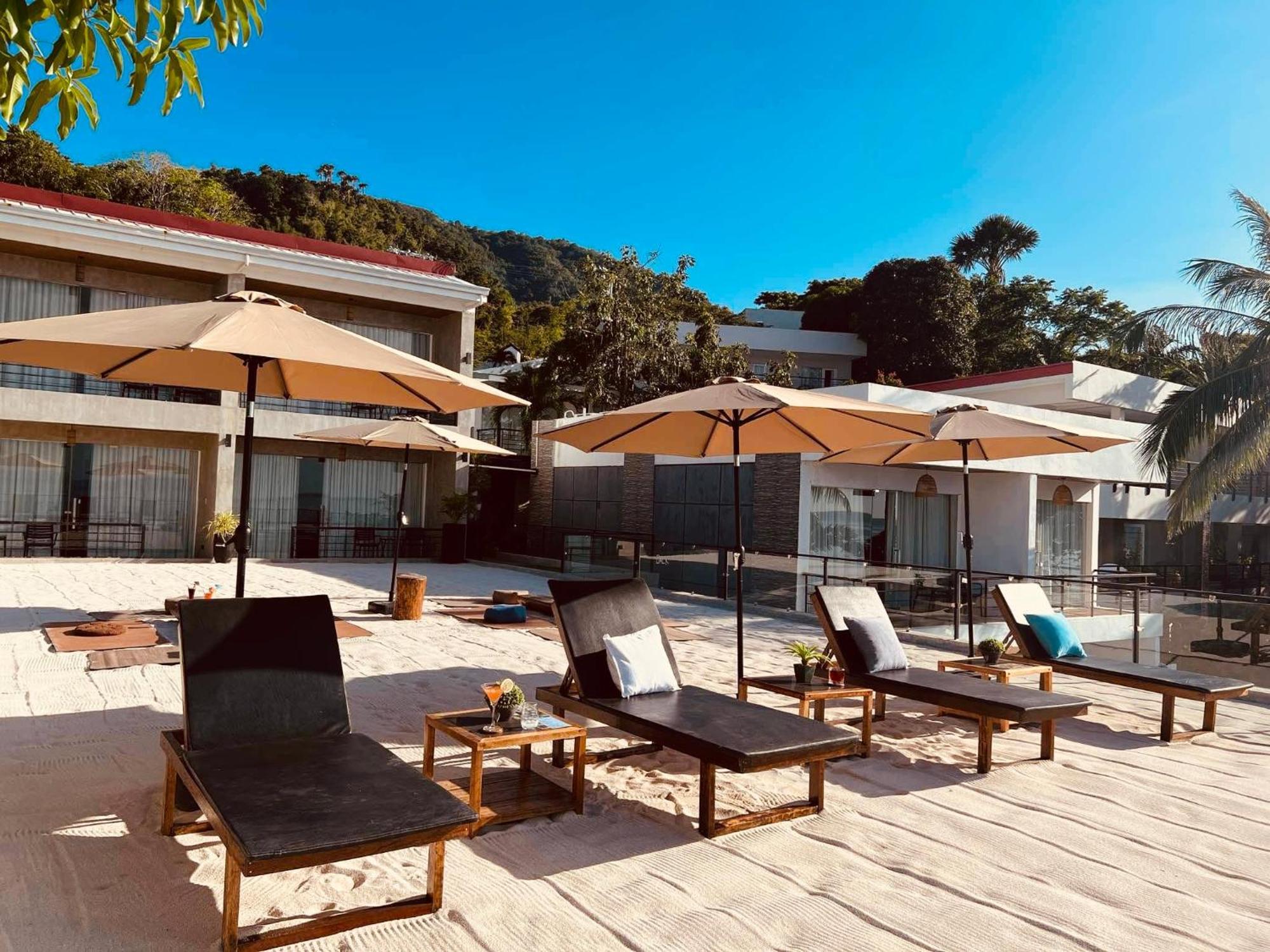 Casa Escondida Anilao Resort And Dive Center 마비니 외부 사진