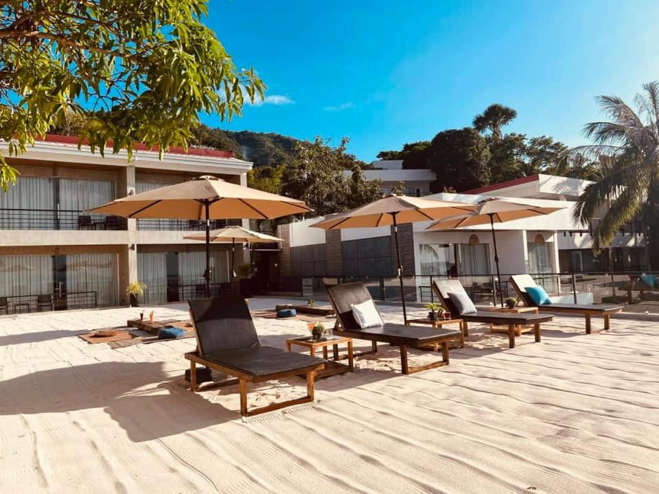 Casa Escondida Anilao Resort And Dive Center 마비니 외부 사진